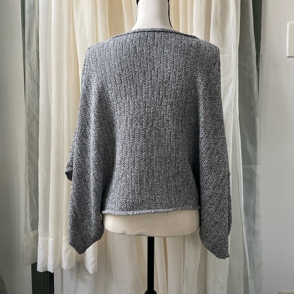 NWOT Tahari Cropped Grey Knit Oversized Sweater - Picture 7 of 8